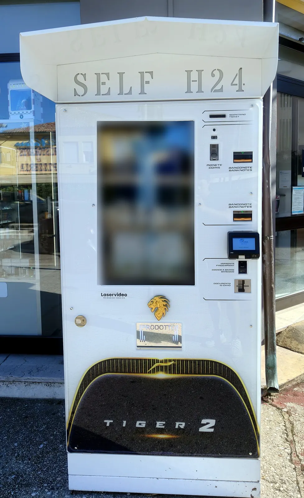 Self H24 vending machine outside Bar Albicocca